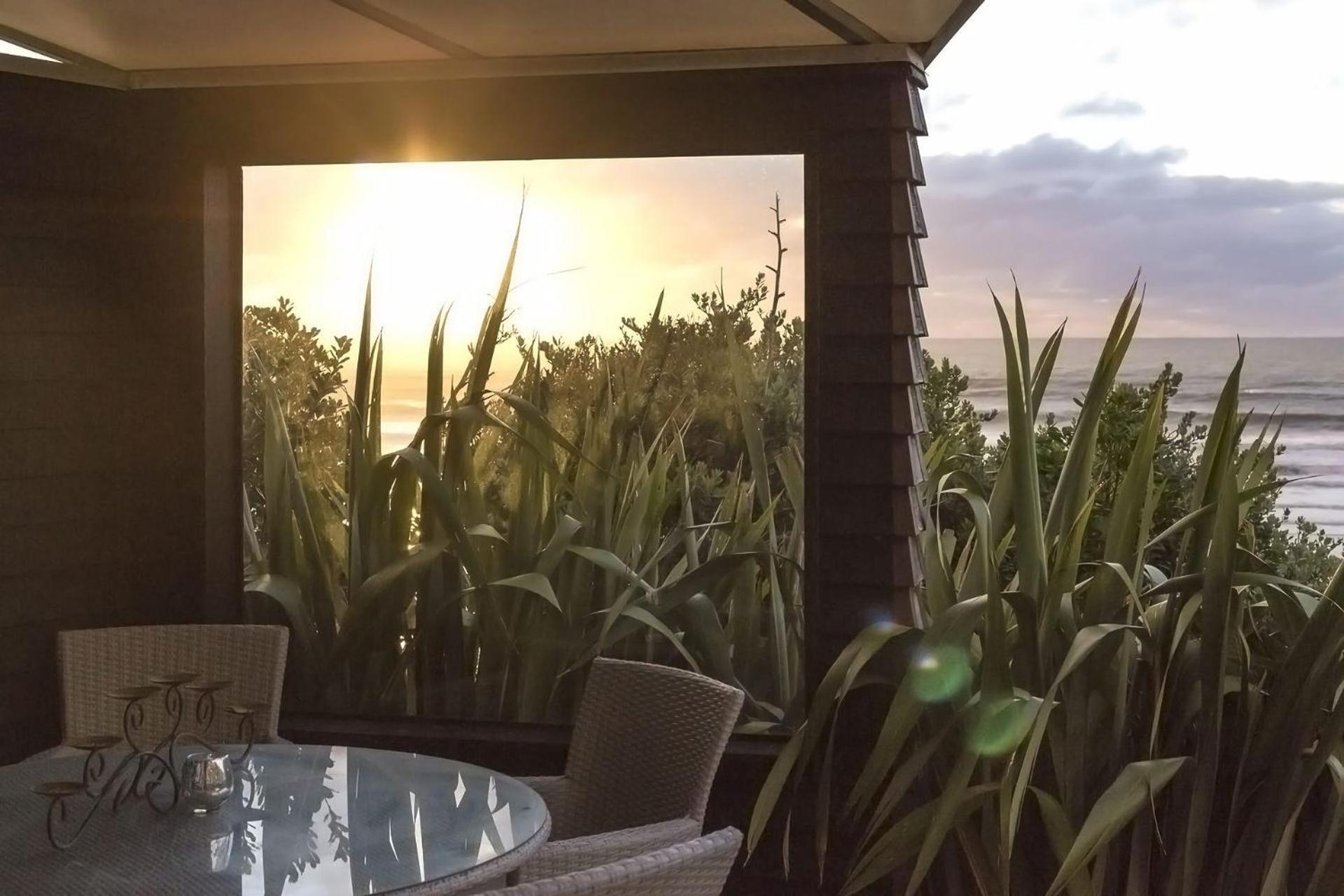 Chester Cottage Beachfront Oakura Ngoại thất bức ảnh