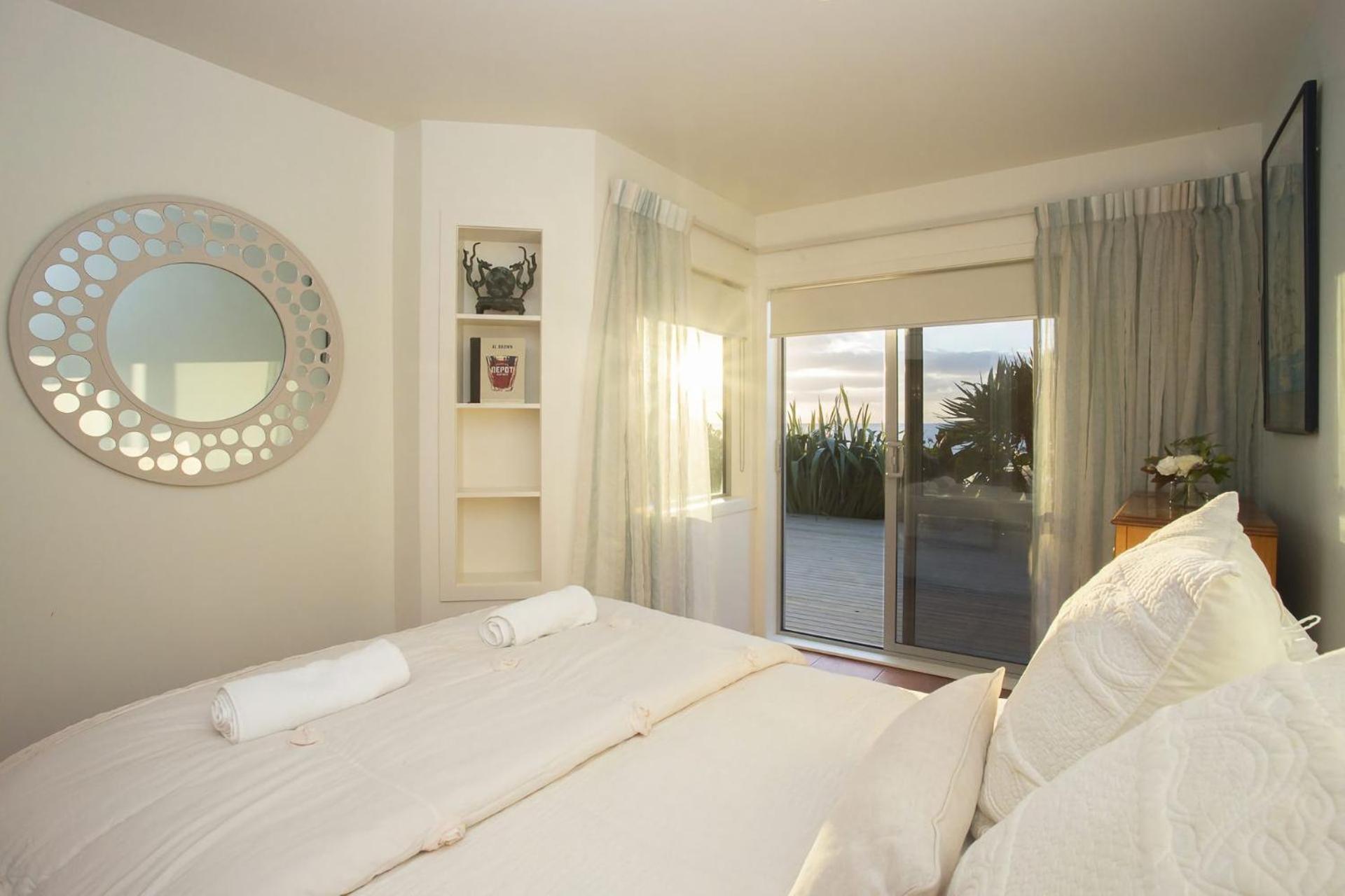 Chester Cottage Beachfront Oakura Ngoại thất bức ảnh